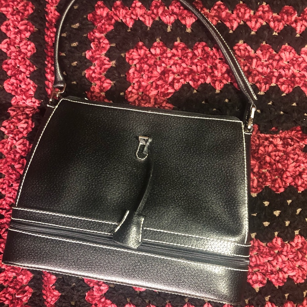 Vintage leather shoulder bag with white stitching